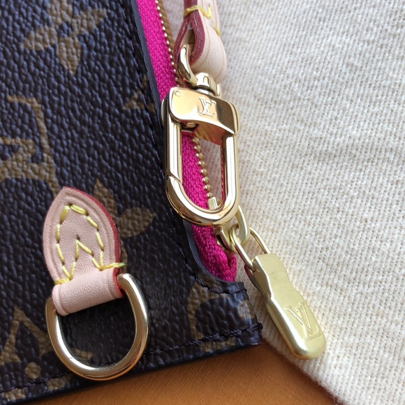 PINK 🌸🌸 NEW 🌸🌸 Louis VuittonPochette Wristlet - Picture 15 of 15